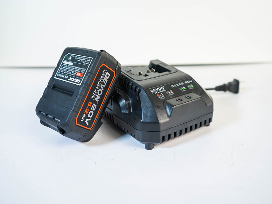 大有充电器+电池