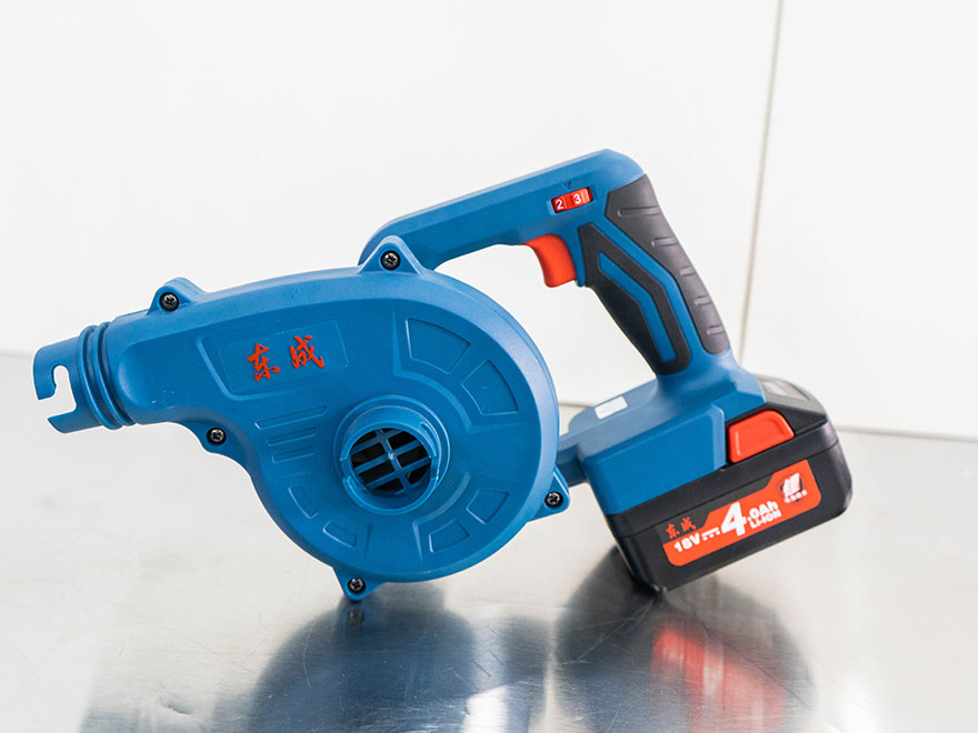  东成锂电吹风机