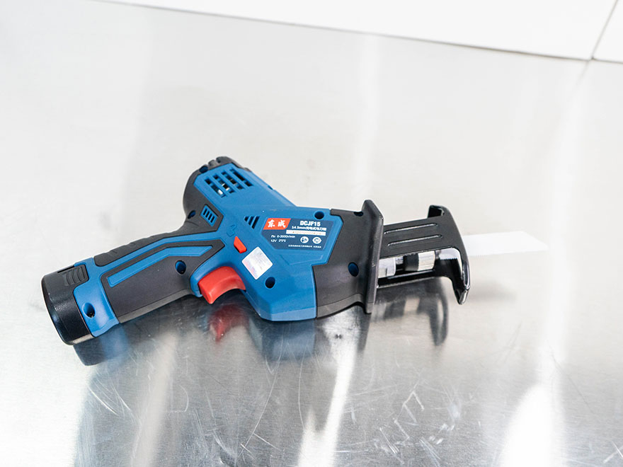 东成锂电马刀锯